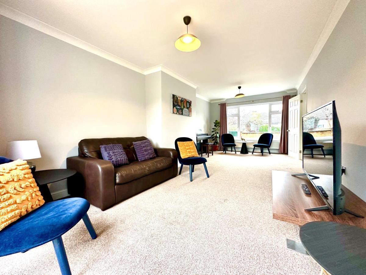 Spacious 3 Double Bedroomed House In Bicester Eksteriør bilde