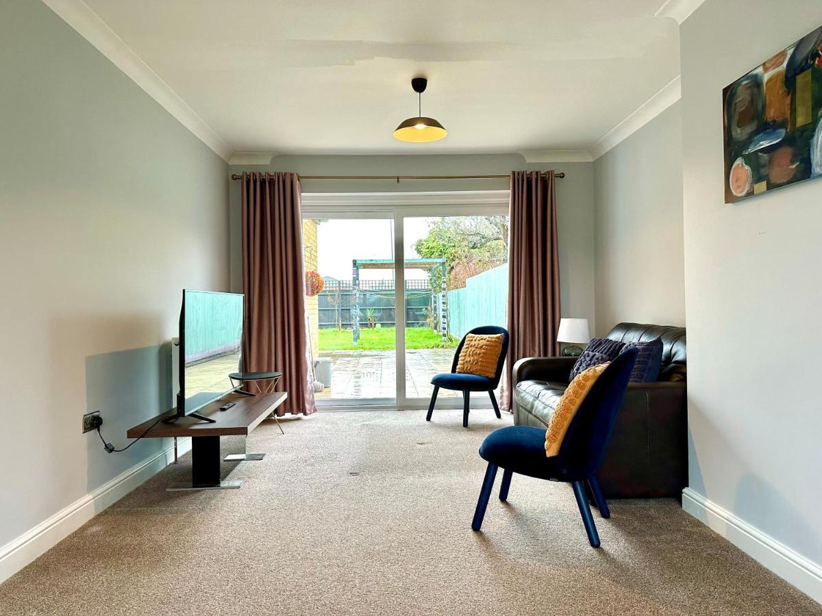 Spacious 3 Double Bedroomed House In Bicester Eksteriør bilde