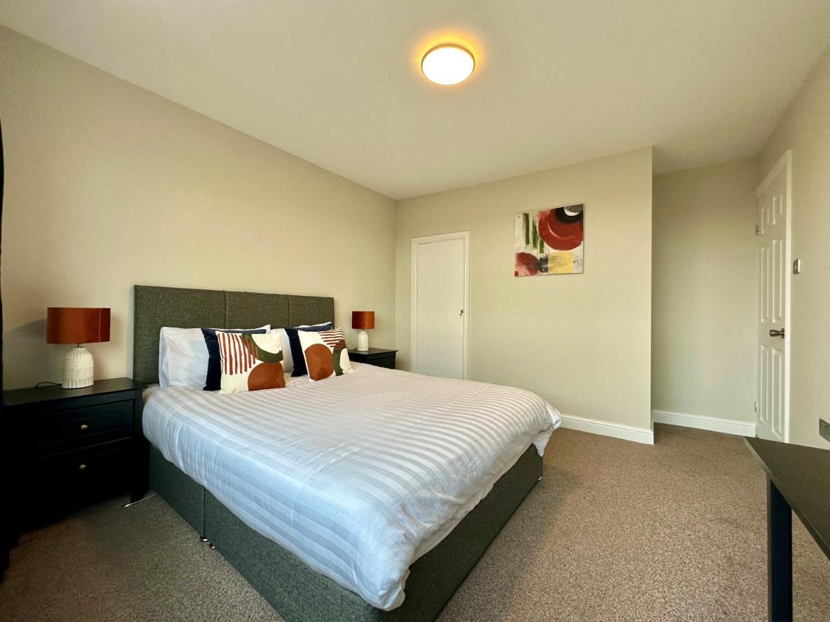 Spacious 3 Double Bedroomed House In Bicester Eksteriør bilde