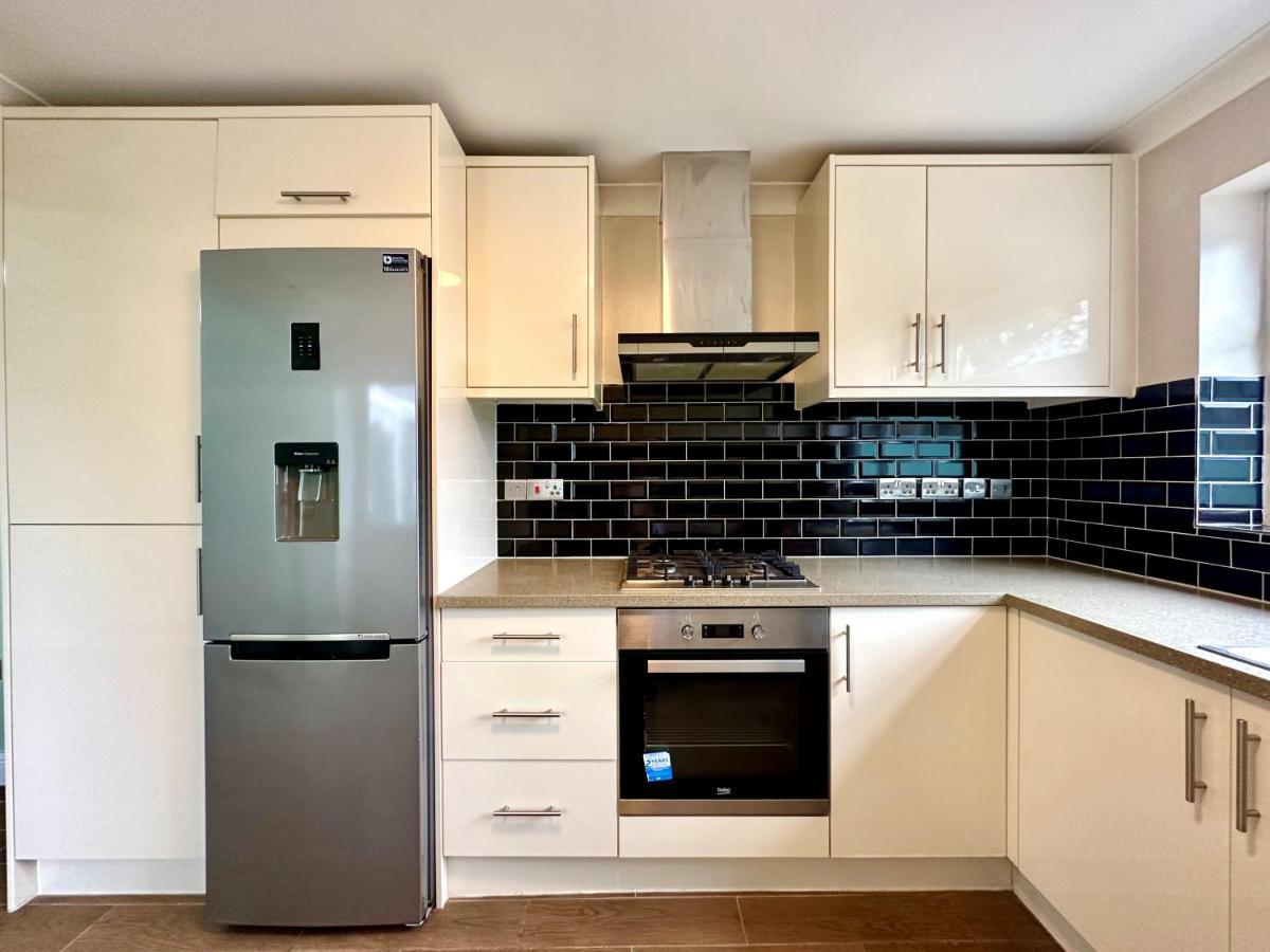 Spacious 3 Double Bedroomed House In Bicester Eksteriør bilde