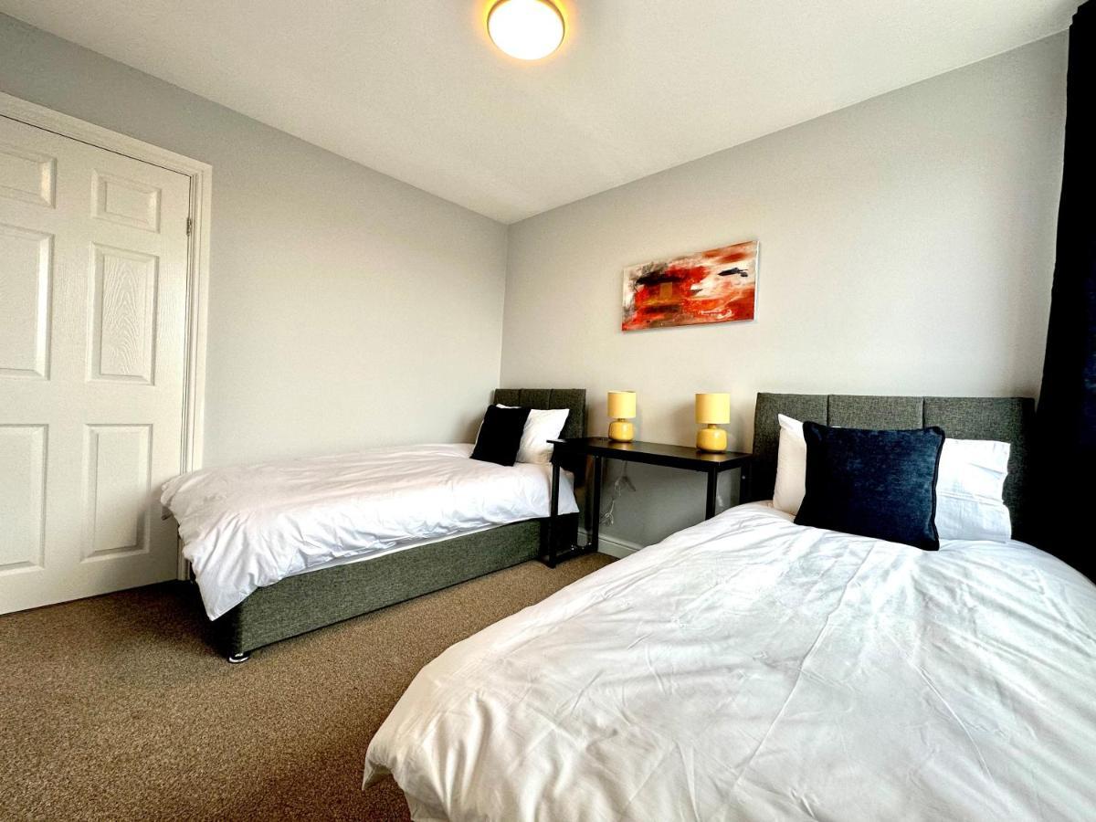 Spacious 3 Double Bedroomed House In Bicester Eksteriør bilde