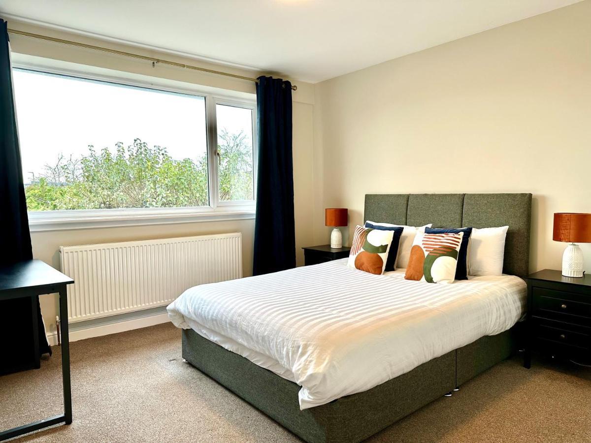 Spacious 3 Double Bedroomed House In Bicester Eksteriør bilde